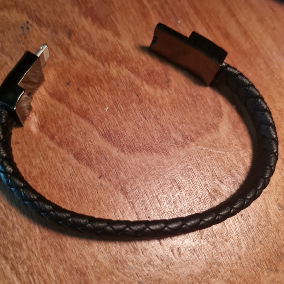 USB to iPhone Charger/Bracelet - Picture 5 of 7